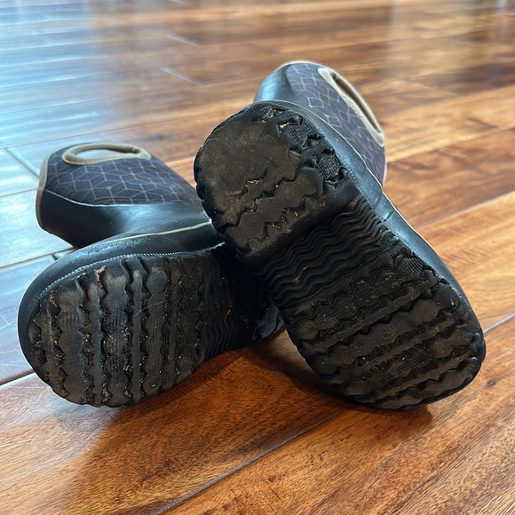 BOGS Slushie Web Geo - Kid size 8 - Picture 5 of 8